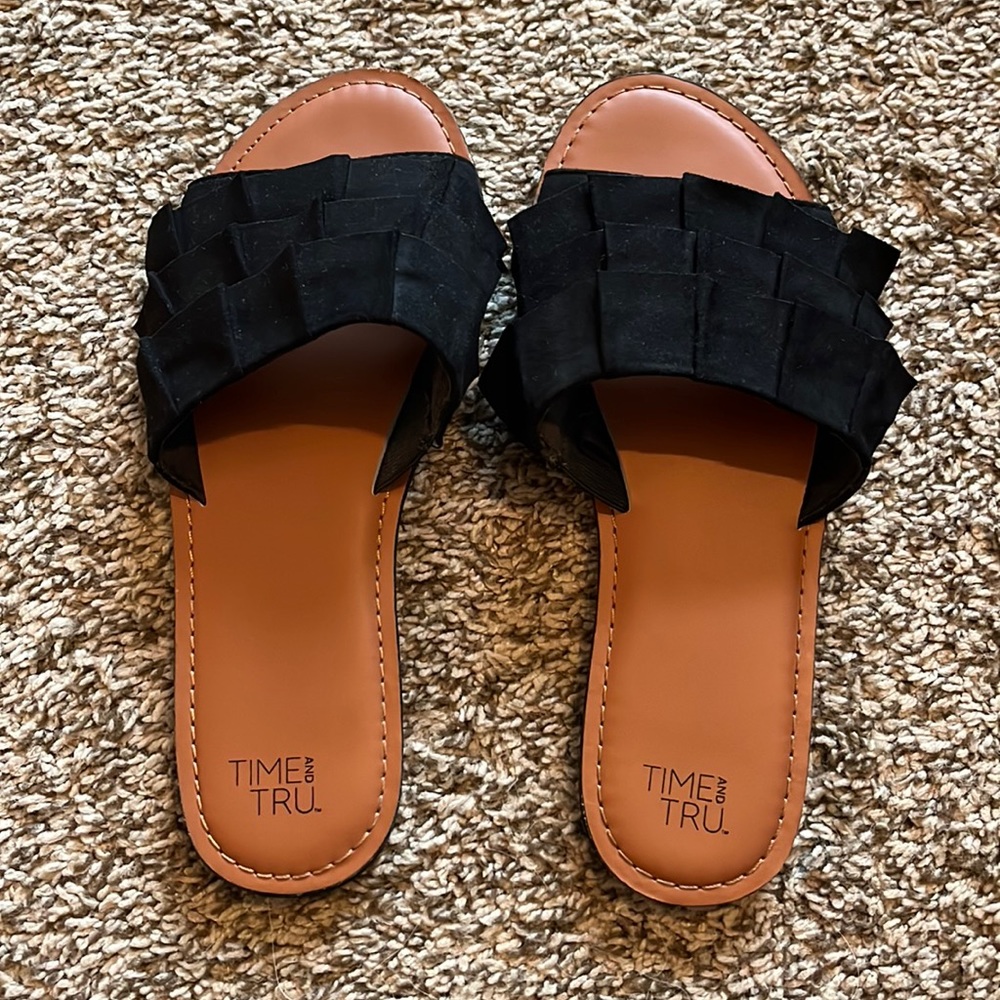 Women’s black sandals